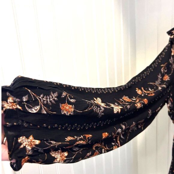 Doe & Rae Black Floral Blouse - Size Large - Picture 4 of 5